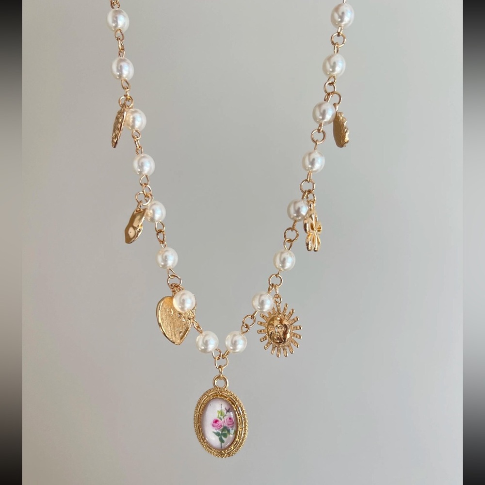 Vintage Pearl Choker: Gold Floral Charms, Rose Cameo Necklace - Picture 4 of 6